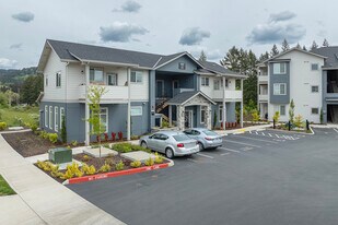 Crestview Crossing Apartments in Newberg, OR - Building Photo
