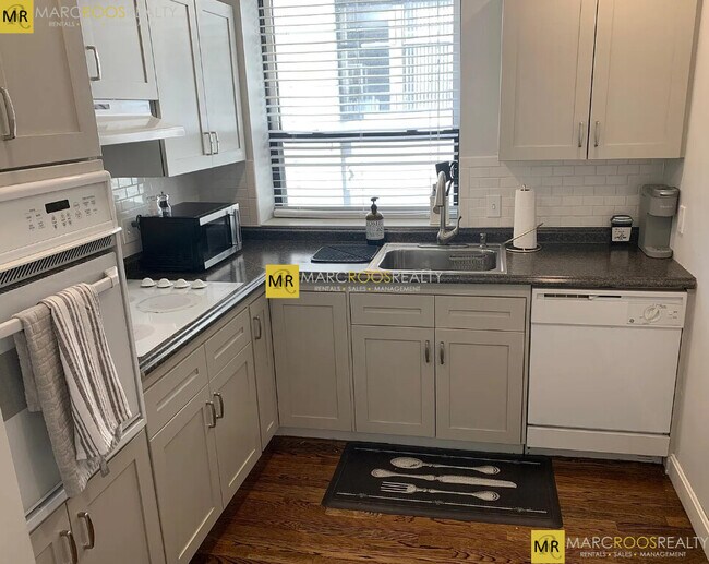 66 Beacon St, Unit Beacon St in Boston, MA - Building Photo - Building Photo