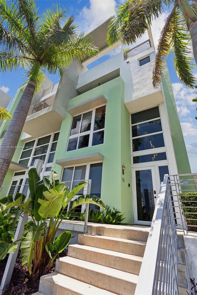 property at 101 N Shore Dr