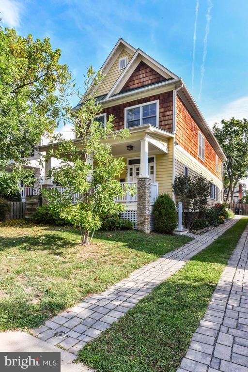 property at 1921 N George Mason Dr