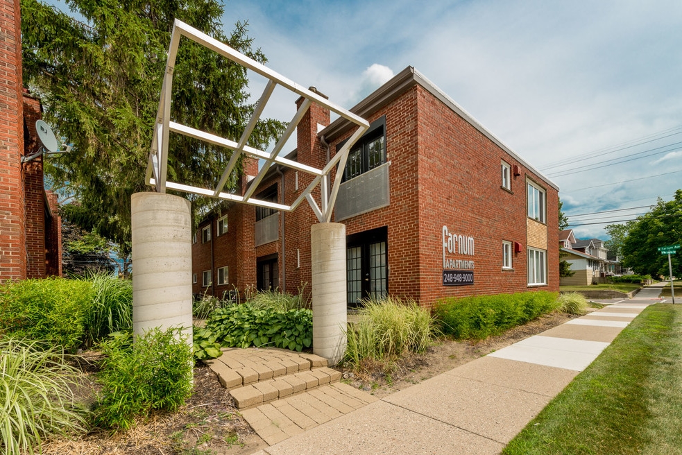 Farnum Apartments in Royal Oak, MI - Building Photo