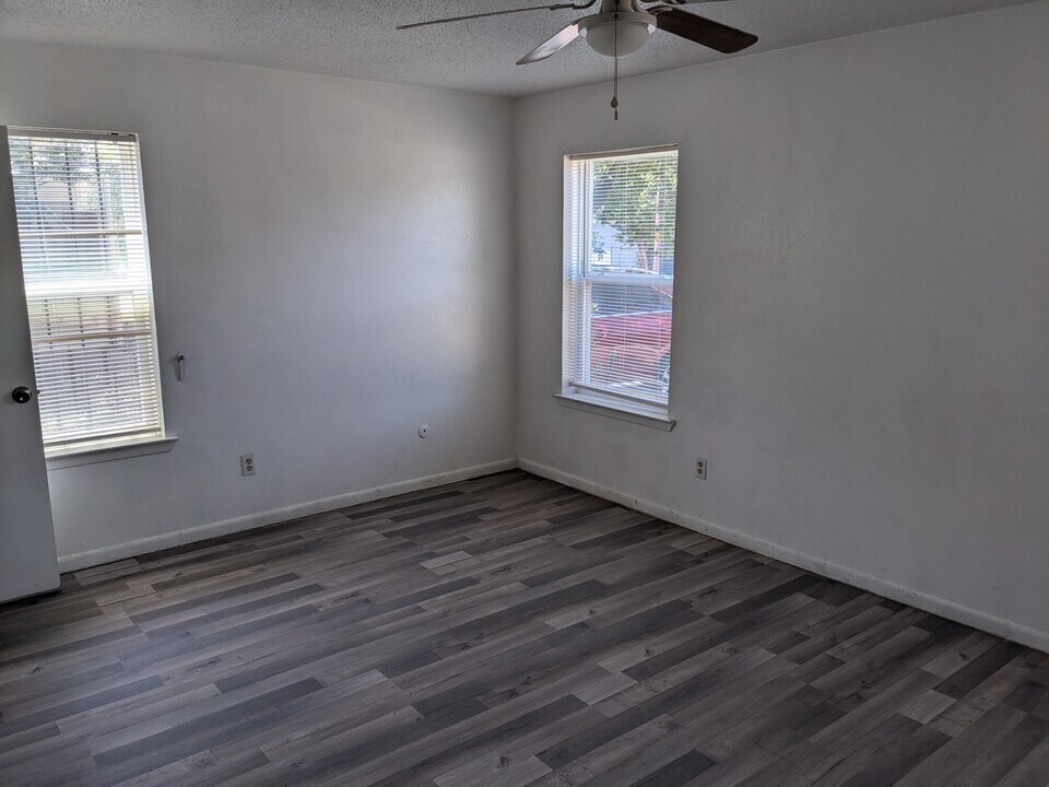 2605 N Ayers Ave, Unit Downstairs in Fort Worth, TX - Building Photo