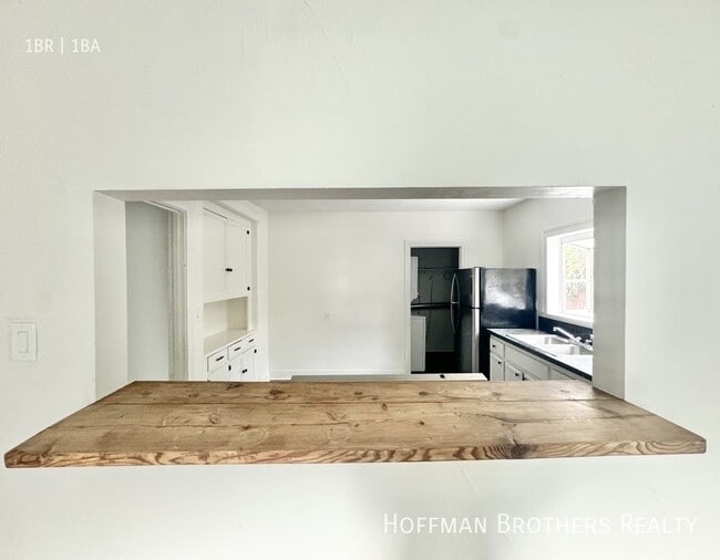 property at 3960 Redwood Ave