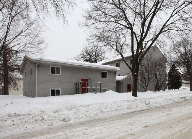 1105 16th Ave N in Minneapolis, MN - Foto de edificio - Building Photo