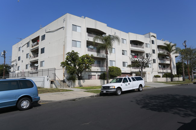 9323-9329 Isis Ave in Los Angeles, CA - Foto de edificio - Building Photo