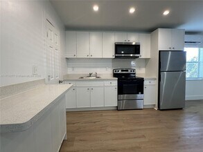 1413 N Dixie Hwy in Fort Lauderdale, FL - Building Photo - Building Photo