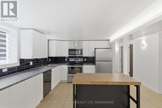 1361 Station St in Pelham, ON - Building Photo - Building Photo