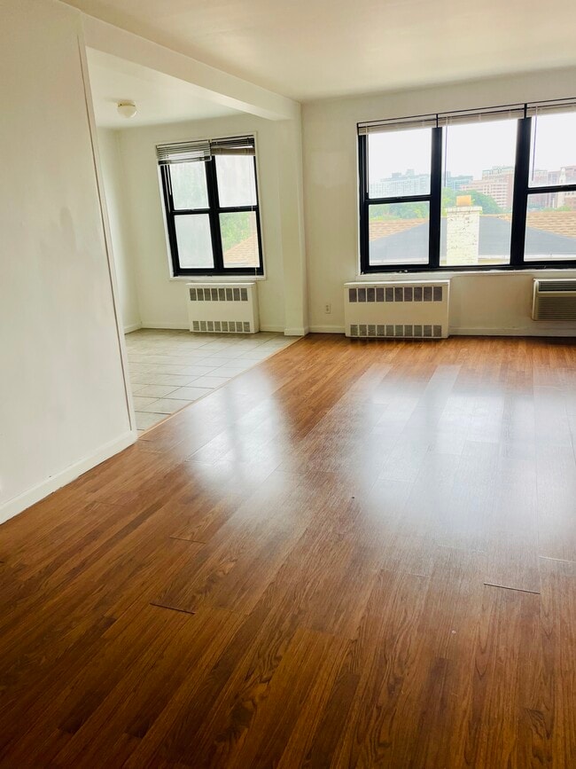 47 Davis Ave, Unit 4F
