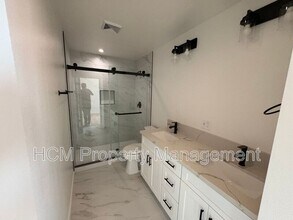 858 W 47th St in Los Angeles, CA - Building Photo - Building Photo