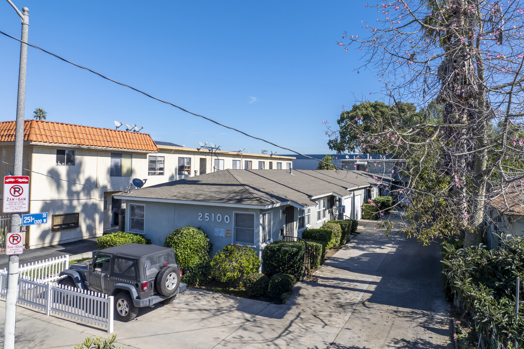 25100 Frampton Ave in Harbor City, CA - Building Photo