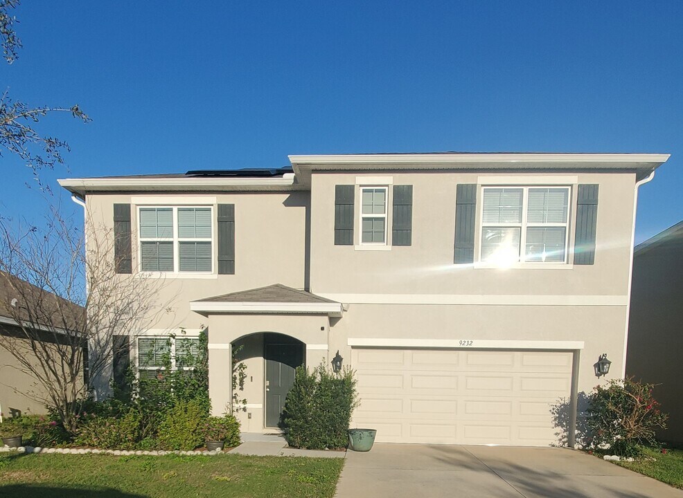 9232 Watolla Dr in Thonotosassa, FL - Building Photo