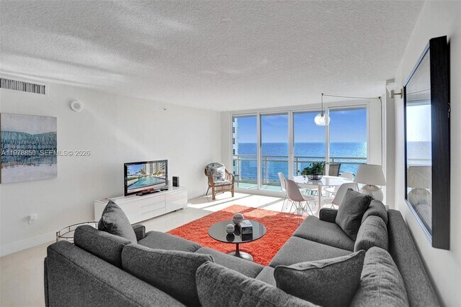 6917 Collins Ave in Miami Beach, FL - Building Photo - Building Photo
