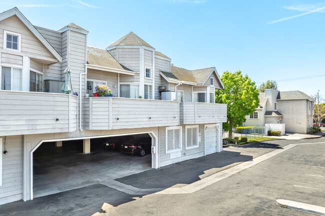 Orchid Gardens in Orange, CA - Building Photo - Building Photo