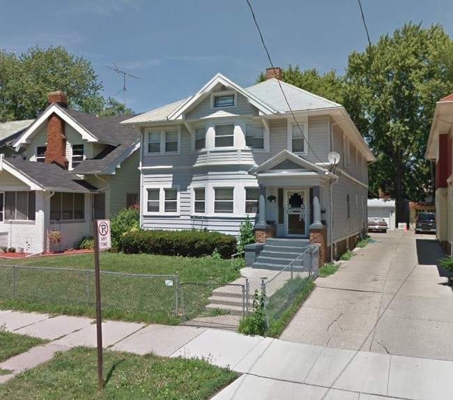 318 Islington St