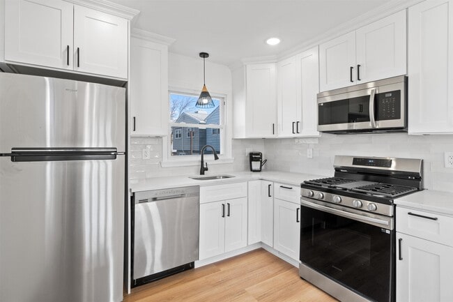 47 E 14th St in Bayonne, NJ - Building Photo - Building Photo