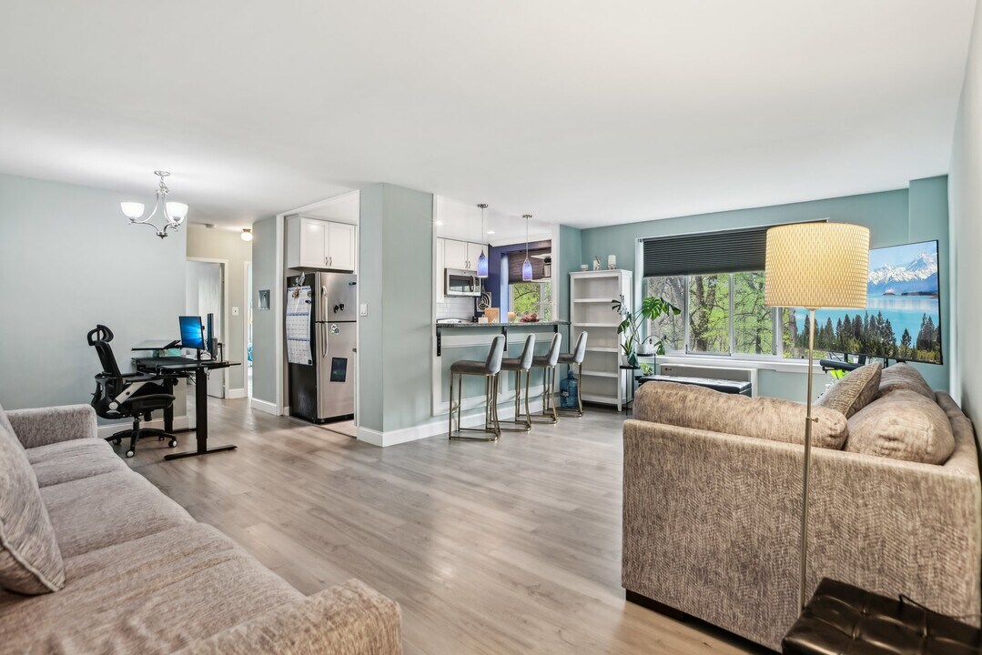 4100 W St NW, Unit 302 in Washington, DC - Building Photo