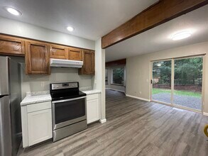 14210 Beverly Park Rd in Edmonds, WA - Foto de edificio - Building Photo