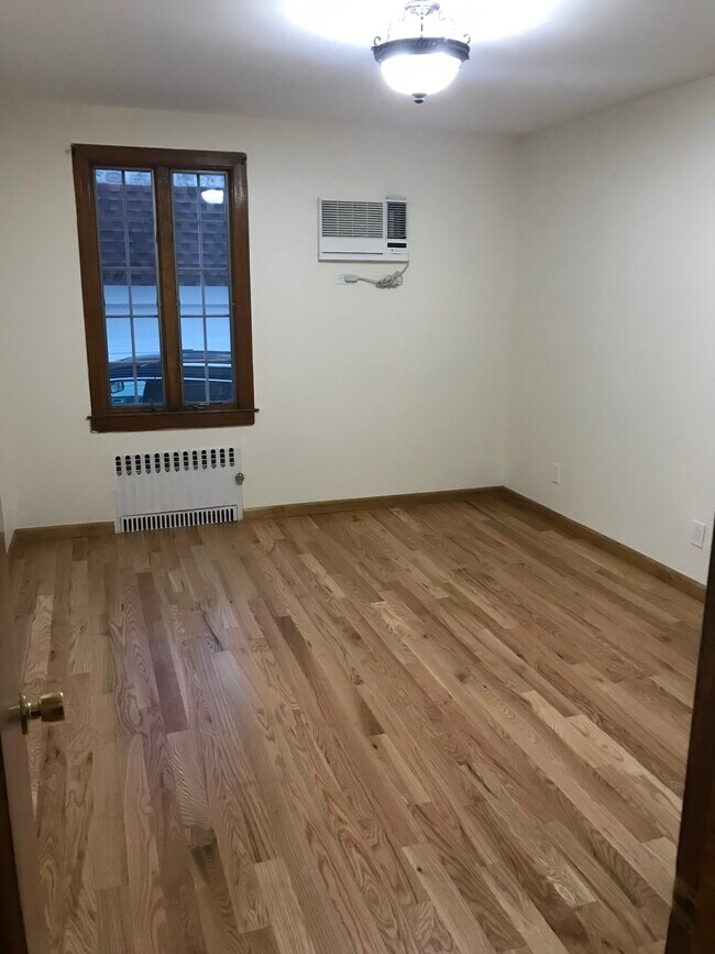 8716 79th Ave in Glendale, NY - Foto de edificio - Building Photo