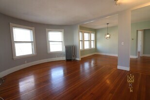 21 Osborne Rd, Unit 2 in Brookline, MA - Building Photo