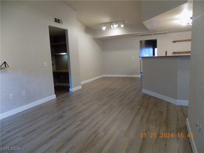 9975 Peace Way in Las Vegas, NV - Building Photo - Building Photo