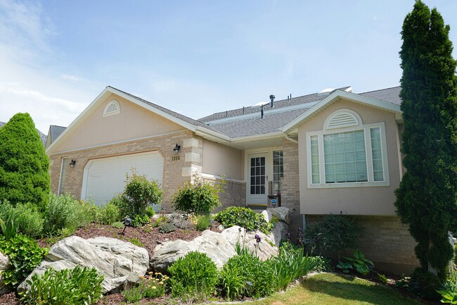 1986 Dan Dr in Layton, UT - Foto de edificio - Building Photo