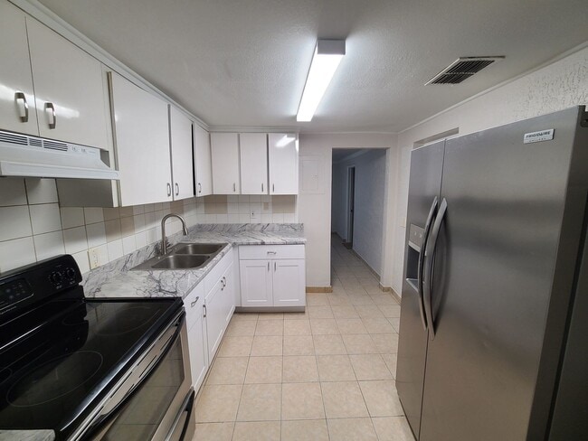 1706 E Sitka St in Tampa, FL - Building Photo - Building Photo