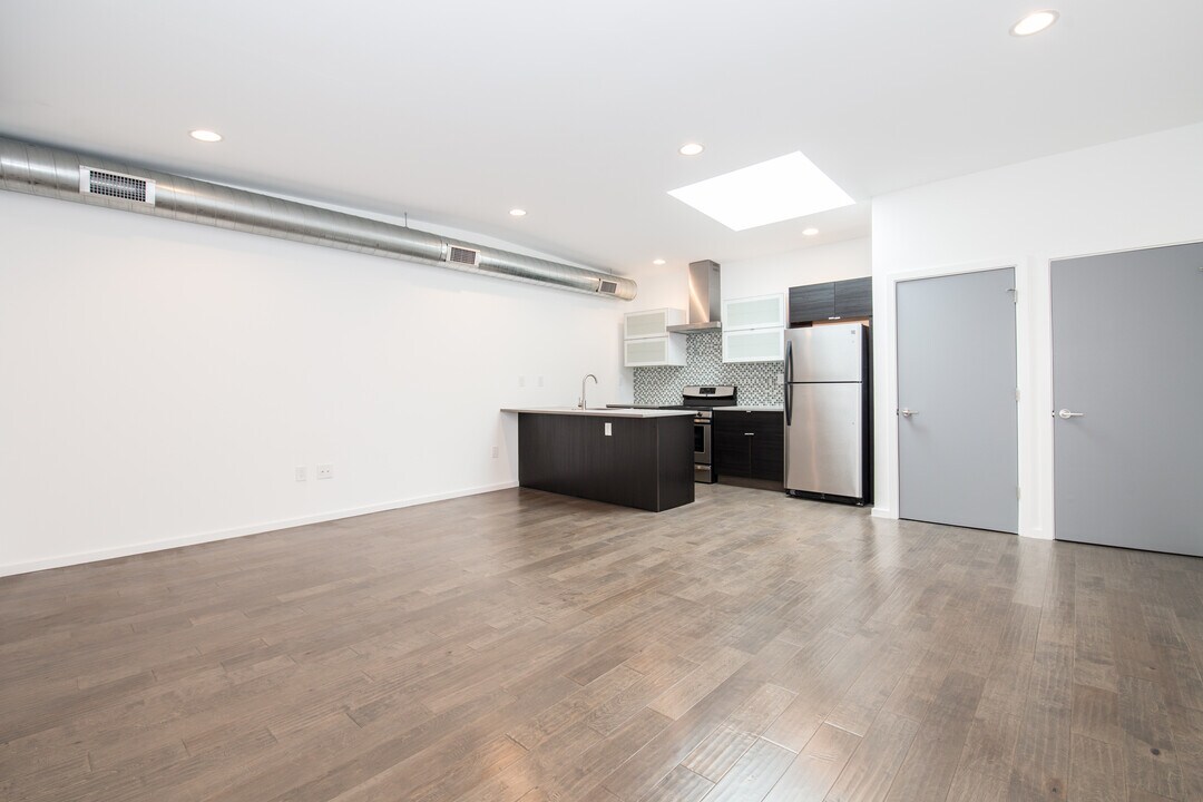 1442 N 7th St, Unit 2 in Philadelphia, PA - Building Photo