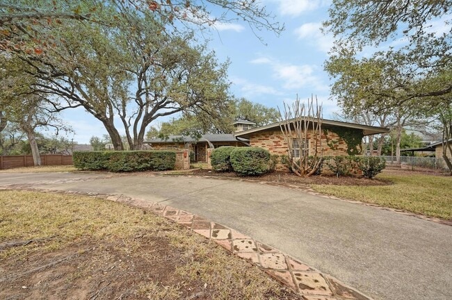 2807 Hatley Dr in Austin, TX - Building Photo - Building Photo