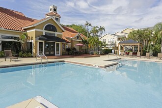 THE RETREAT AT VISTA LAKE in Ft. Myers, FL - Foto de edificio - Building Photo