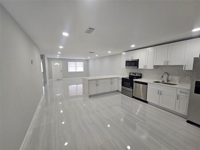4072 SW 51st St in Fort Lauderdale, FL - Building Photo - Building Photo