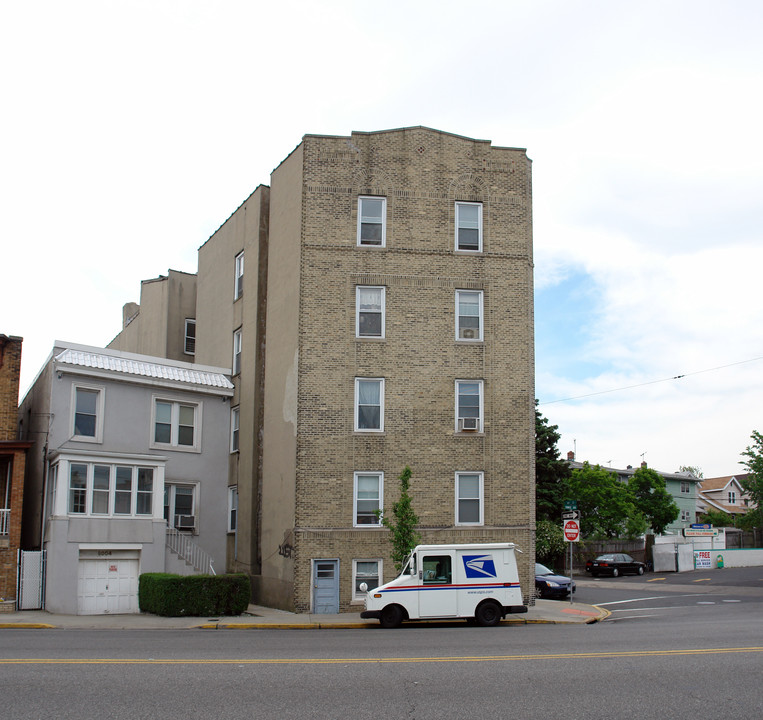 912 90th St in North Bergen, NJ - Building Photo