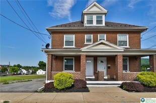 1660 Main St in Hellertown, PA - Building Photo