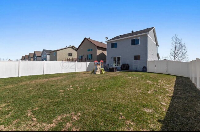 4895 53rd St S in Fargo, ND - Foto de edificio - Building Photo