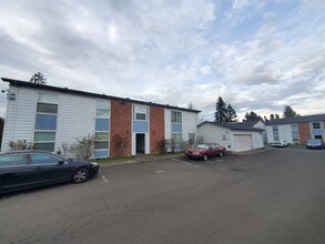 Lyndhurst Terrace in Portland, OR - Building Photo - Building Photo