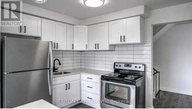 145 Elinor Ave in Toronto, ON - Building Photo - Building Photo