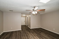 2412 Balsamwood Ct in Orange Park, FL - Foto de edificio - Building Photo