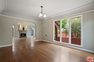1921 Hauser Blvd in Los Angeles, CA - Building Photo - Building Photo