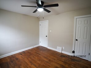 Fully Renovated 3-Bedroom Home – Move-In Ready for You! in Detroit, MI - Foto de edificio - Building Photo