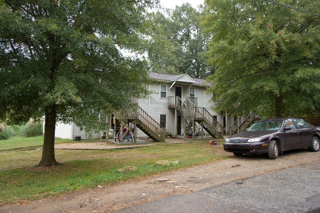 627 Dorothea Dr in Raleigh, NC - Foto de edificio