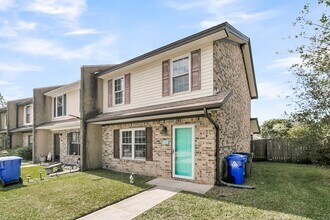 5737 Dewsbury Ln in North Charleston, SC - Building Photo - Building Photo