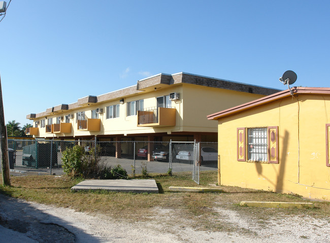 Remington Apartments in Homestead, FL - Building Photo - Building Photo