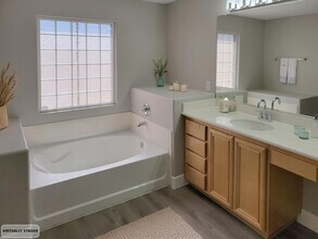 4312 N Thunder Twice St in Las Vegas, NV - Foto de edificio - Building Photo