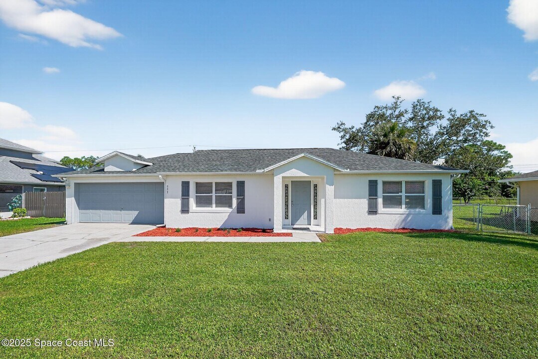 591 Seaport Terrace SE in Palm Bay, FL - Building Photo