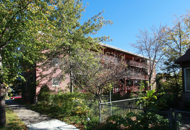 Park Apartments in Minneapolis, MN - Building Photo - Building Photo