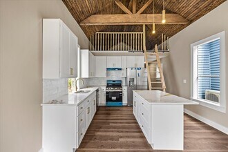 1724 Winnie St in Galveston, TX - Building Photo - Building Photo