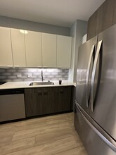 1023 W Addison St, Unit JR1BD in Chicago, IL - Building Photo - Building Photo