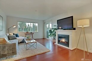 13203 97th Ave E, Unit 302 in Puyallup, WA - Building Photo