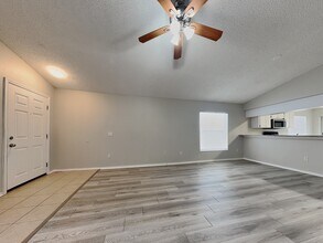 8904 Bridgeford Oaks Dr in Tampa, FL - Building Photo - Building Photo