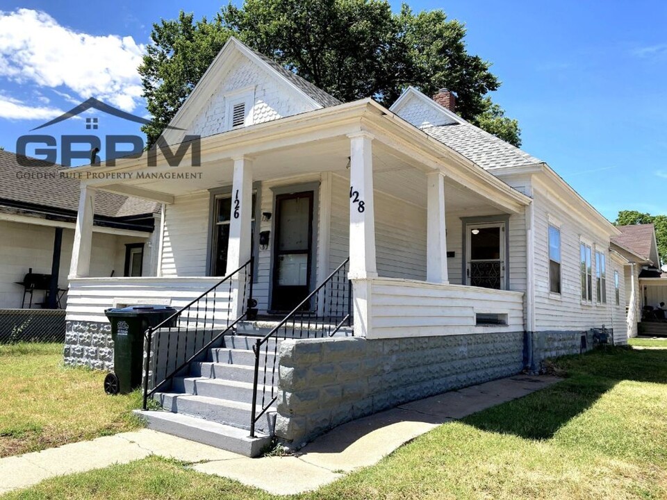128 E 5th Ave-Unit -128 E 5th in Hutchinson, KS - Building Photo