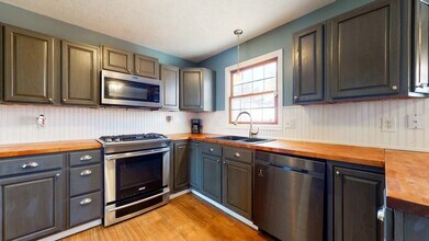 14 Kleggstone Cir in Bloomington, IL - Building Photo - Building Photo
